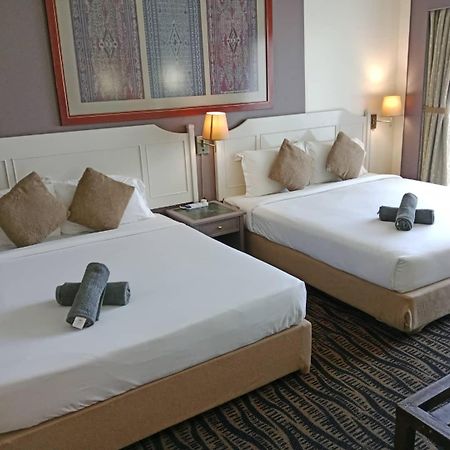 Rainbow Paradise Beachfront Penang Tanjung Bungah  Eksteriør billede