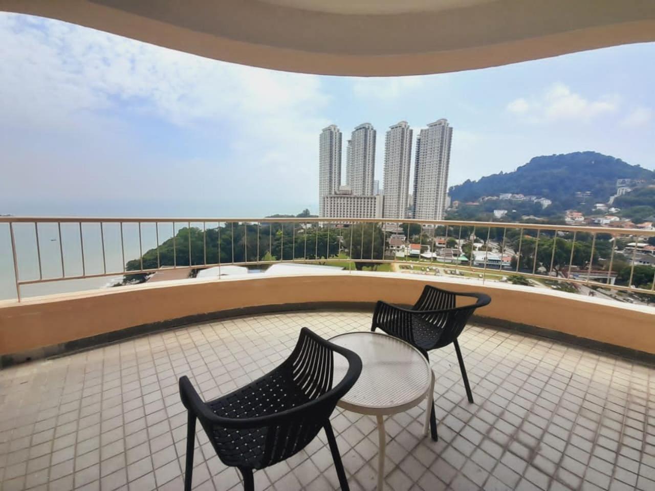 Rainbow Paradise Beachfront Penang Tanjung Bungah  Eksteriør billede