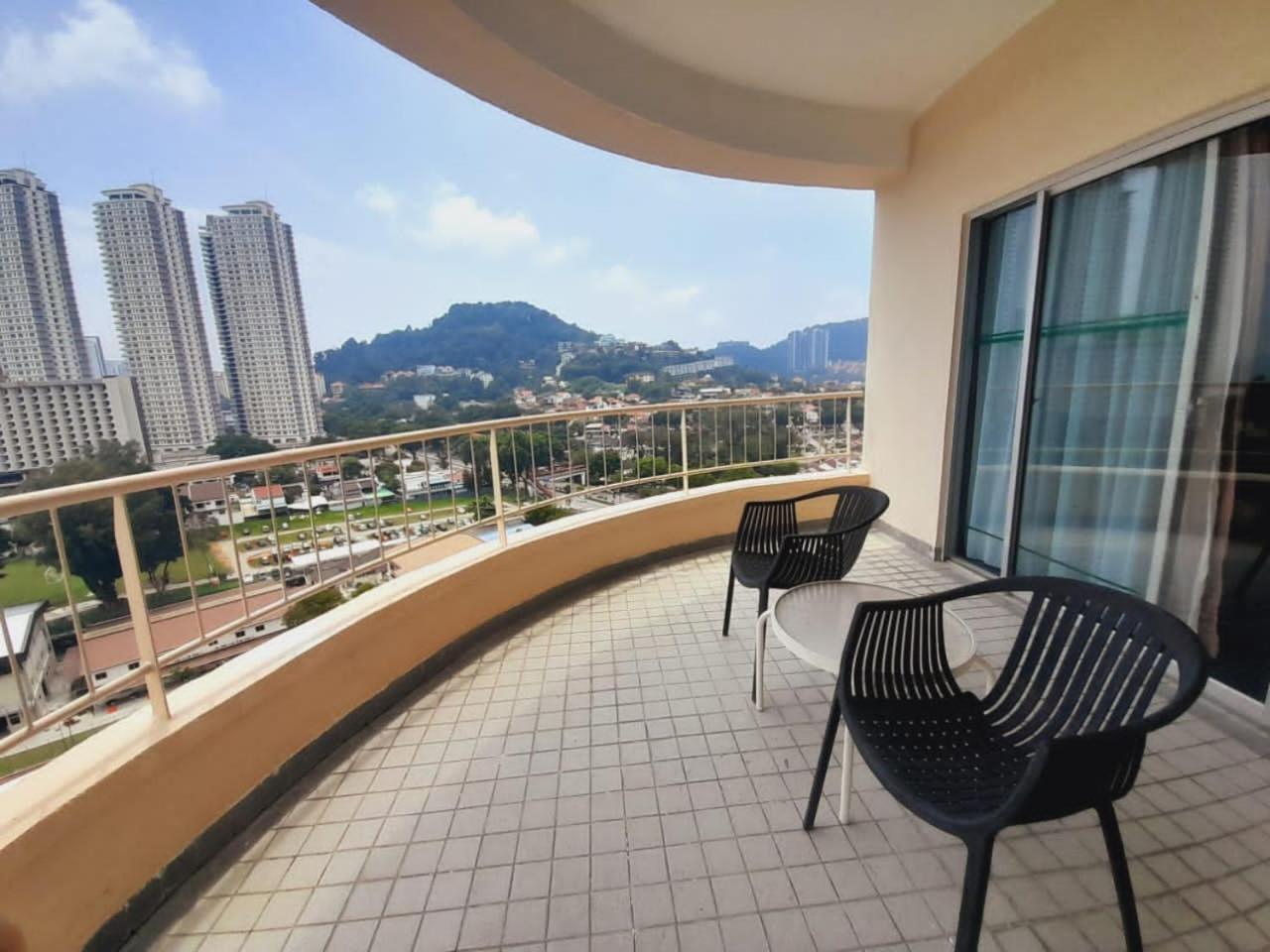 Rainbow Paradise Beachfront Penang Tanjung Bungah  Eksteriør billede